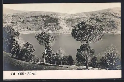 AK Nemi, Il lago