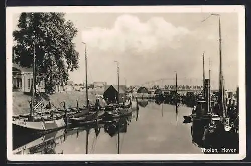 AK Tholen, Haven
