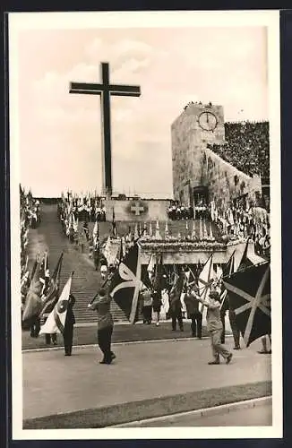 AK Berlin, 75. Deutscher Katholikentag, Aufzug der Fahnen zur Pontifikalmesse im Olympia-Stadion