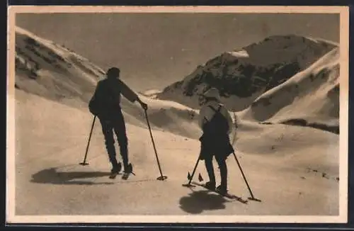 AK Zwei Skiläufer im Aufstieg