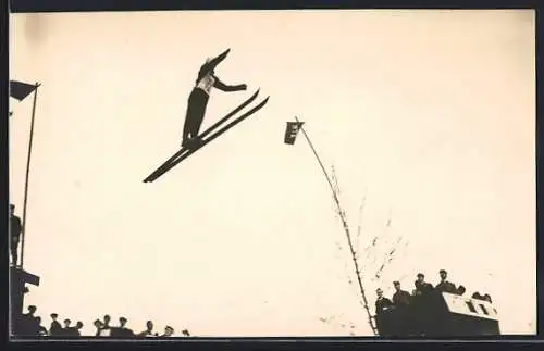 Foto-AK Skispringer beim Absprung