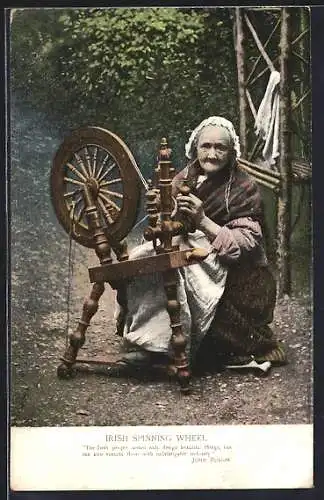 AK Dame sitzt an einem irischen Spinnrad