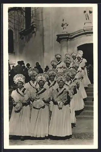 AK Mezökövesd, Mezökövesder Mädchen in Festtracht