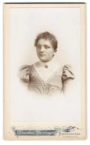 Fotografie Geschw. Sprengel, Hoyerswerda, Dresdenerstr. 2, Porträt einer jungen Frau