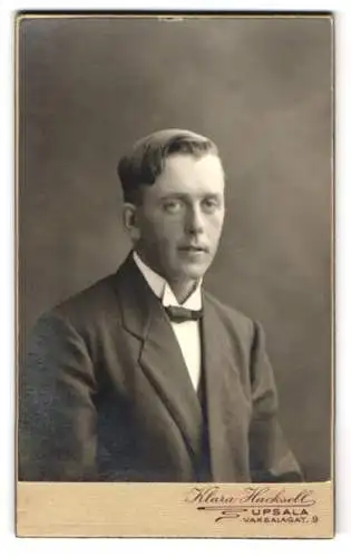 Fotografie Klara Hacksell, Uppsala, Vaksalagatan 9, Porträt eines jungen Mannes