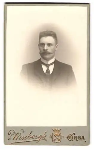 Fotografie P. Winbergh, Orsa, Porträt eines Mannes mit Schnurrbart