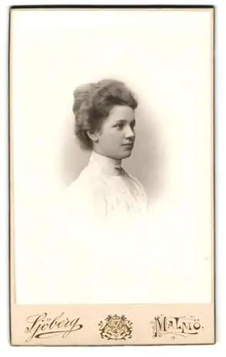 Fotografie Axel Sjöberg, Malmö, Stortorget, Porträt einer jungen Frau im Profil