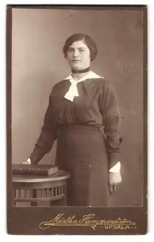 Fotografie Märta Hammarström, Upsala, Kungsängsgatan 7, Porträt einer eleganten Dame