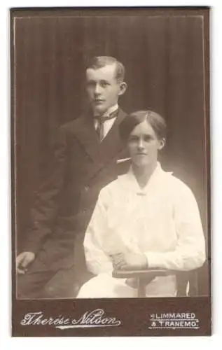 Fotografie Thérèse Nilson, Limmared, Porträt eines jungen Paares