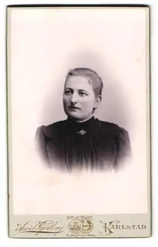Fotografie Arvid Kjellin, Karlstad, Hamngatan 4, Porträt einer jungen Frau