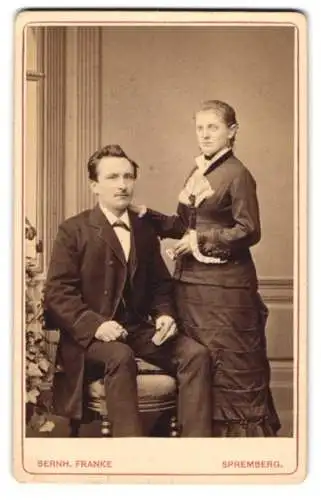 Fotografie Bernh. Franke, Spremberg, Elegantes junges Paar