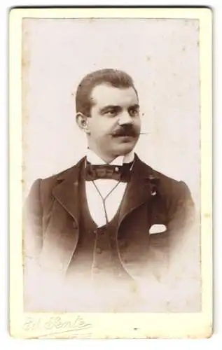 Fotografie Ed. Sente, Liège, Porträt eines eleganten Herrn