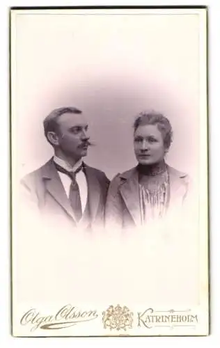 Fotografie Olga Olsson, Katrineholm, Magasinsgatan 86, Portrait eines Paares