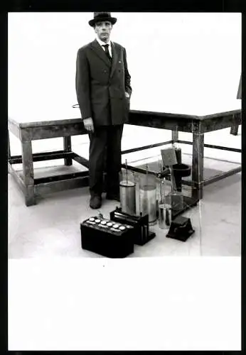 Fotografie Portrait Joseph Beuys, 1968 in Kassel bei der Documenta IV. Jeder Mensch ein Künstler?