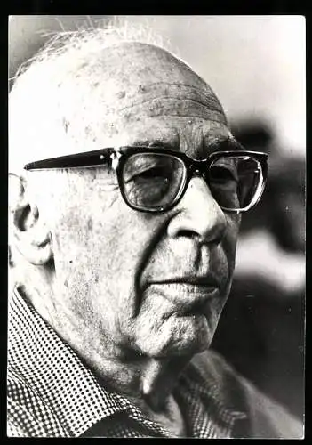 Fotografie Portrait amerikanischer Schriftsteller Henry Miller mit Brille