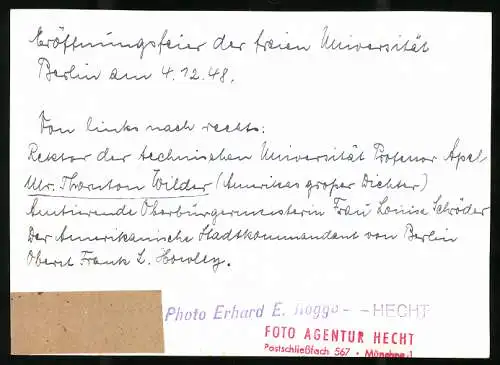 Fotografie Erhard E. Rogge, amerik. Dichter Thornton Wilder zur Eröffnungsfeier der freien Uni. Berlin, Frank L. Howley