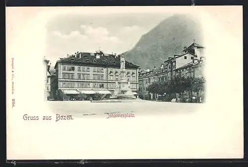AK Bozen, Johannesplatz mit Denkmal und Hotel
