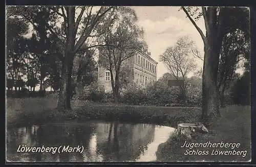 AK Löwenberg /Mark, Jugendherberge Schloss Löwenberg, Ansicht vom Wasser