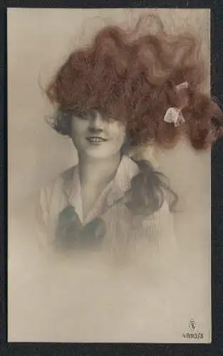 Echt-Haar-AK Frau mit wilden langen Haaren