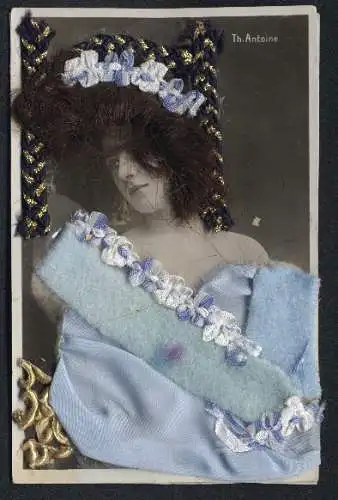 Echt-Haar-AK Dame mit Blumenschmuck