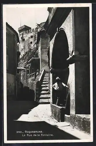 AK Roquebrune, La Rue de la Fontaine