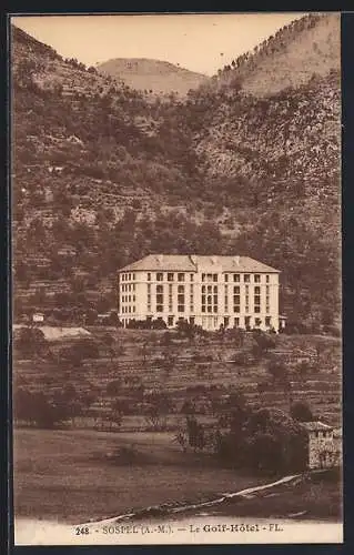 AK Sospel, Le Golf-Hôtel entouré de montagnes majestueuses