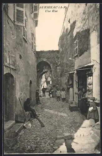 AK Auribeau, Une Rue animée avec habitants et échoppe