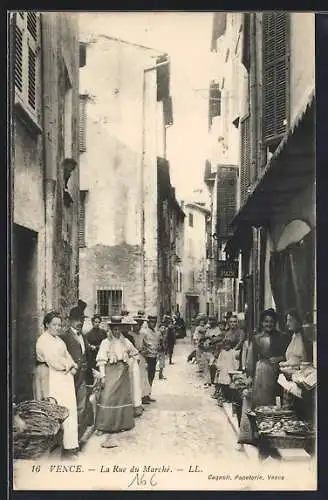 AK Vence, La Rue du Marché animée avec des habitants et étals de marché