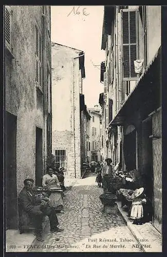 AK Vence, La Rue du Marché animée avec vendeurs et passants