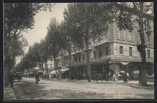 AK Nice, Avenue de la Gare avec cycliste et passants