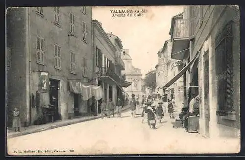 AK Vallauris, Avenue du Golfe animée avec passants et boutiques