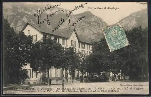 AK Saint-Martin-Vésubie, Hôtel Regina et Place Félix-Faure avec montagnes en arrière-plan
