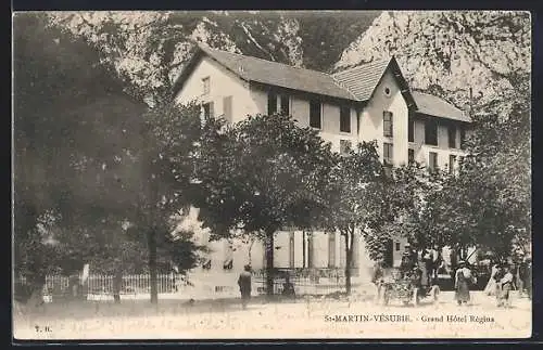 AK Saint-Martin-Vésubie, Grand Hôtel Regina et vue sur les montagnes environnantes