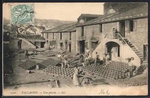 AK Vallauris, Une poterie