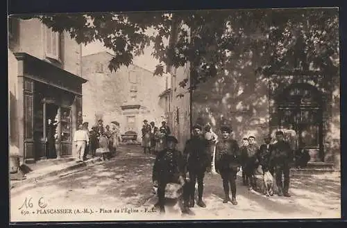 AK Plascassier, Place de l`église avec habitants et arbres ombragés
