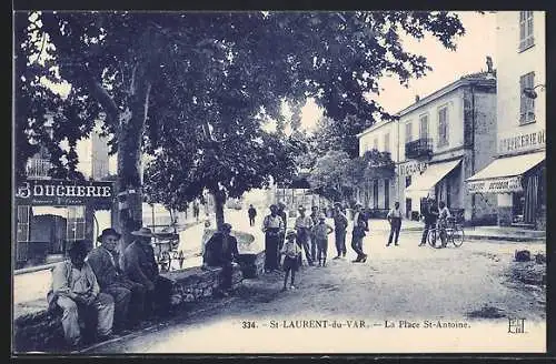 AK Saint-Laurent-du-Var, La Place St-Antoine animée avec habitants et commerces