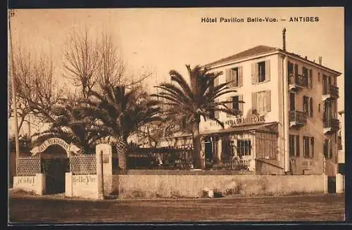 AK Antibes, Hôtel Pavillon Belle-Vue et son entrée avec palmiers