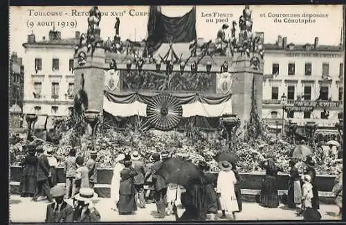 AK Toulouse, Retour du XVIIe Corps 9 Août 1919, Les Fleurs et Couronnes déposées au pied du Cénotaphe