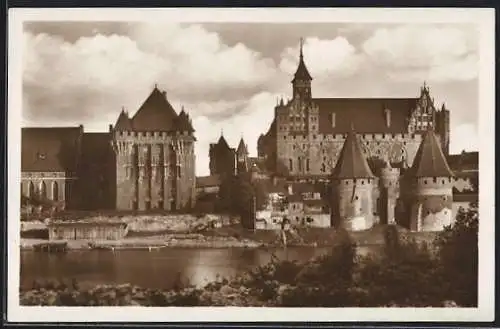AK Marienburg in Westpr., Haupthaus des Deutschen Ritterordens, Hoch- und Mittelschloss, Ansicht von Westen
