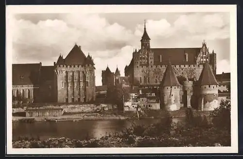 AK Marienburg in Westpr., Haupthaus des Deutschen Ritterordens, Hoch- und Mittelschloss, Ansicht von Westen