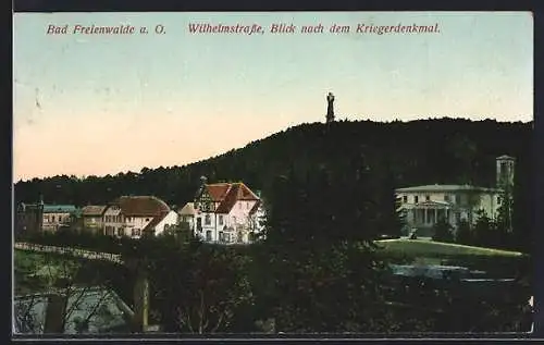 AK Bad Freienwalde a. O., Wilhelmstrasse mit Blick auf das Kriegerdenkmal