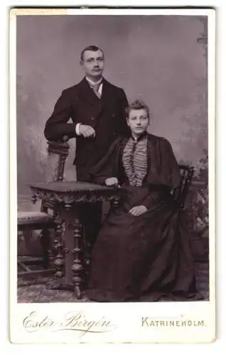 Fotografie Ester Birgén, Katrineholm, Elegantes Paar im Studio