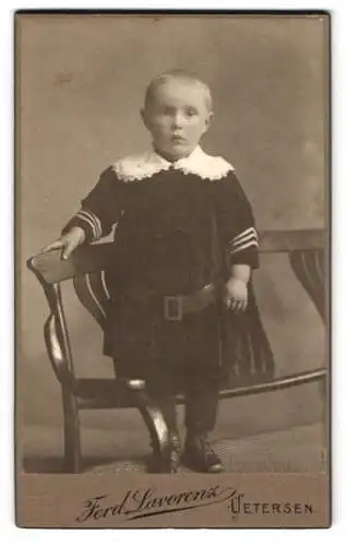 Fotografie Ferd. Lavorenz, Uetersen, Gr. Wulfhagen 16, Porträt eines kleinen Kindes