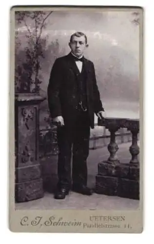 Fotografie C. J. Schweim, Uetersen, Parallelstrasse 11, Portrait eines jungen Mannes