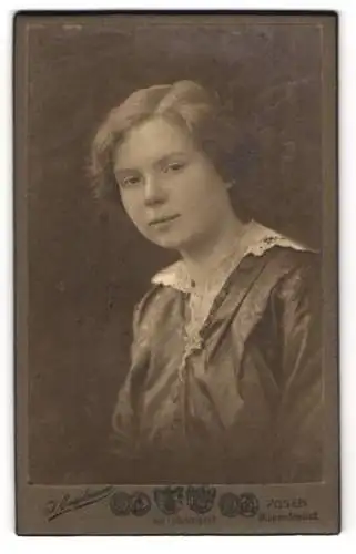 Fotografie J. Engelmann, Posen, Wilhelm-Strasse 8, Porträt einer jungen Frau