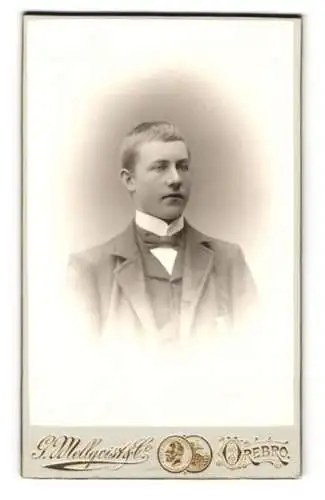 Fotografie G. Hellqvist & Co., Örebro, Porträt eines jungen Mannes