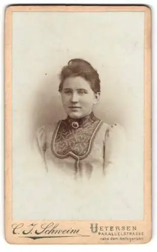 Fotografie C. J. Schweim, Uetersen, Parallelstrasse, Porträt einer Frau