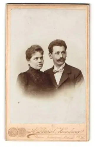 Fotografie A. Bartel, Hamburg, Grosse Johannisstrasse 23/25, Porträt eines Paares