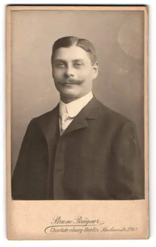 Fotografie Bruno Bürger, Charlottenburg-Berlin, Berlinerstr. 126, Porträt eines eleganten Herrn