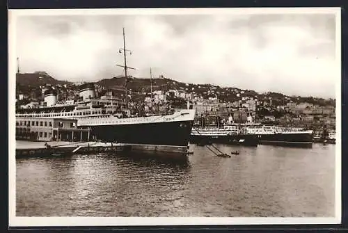 AK Genova, Passagierschiff Rex im Hafen